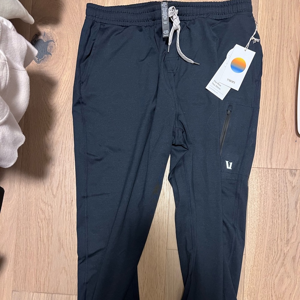 Men’s Vuori Joggers NWT